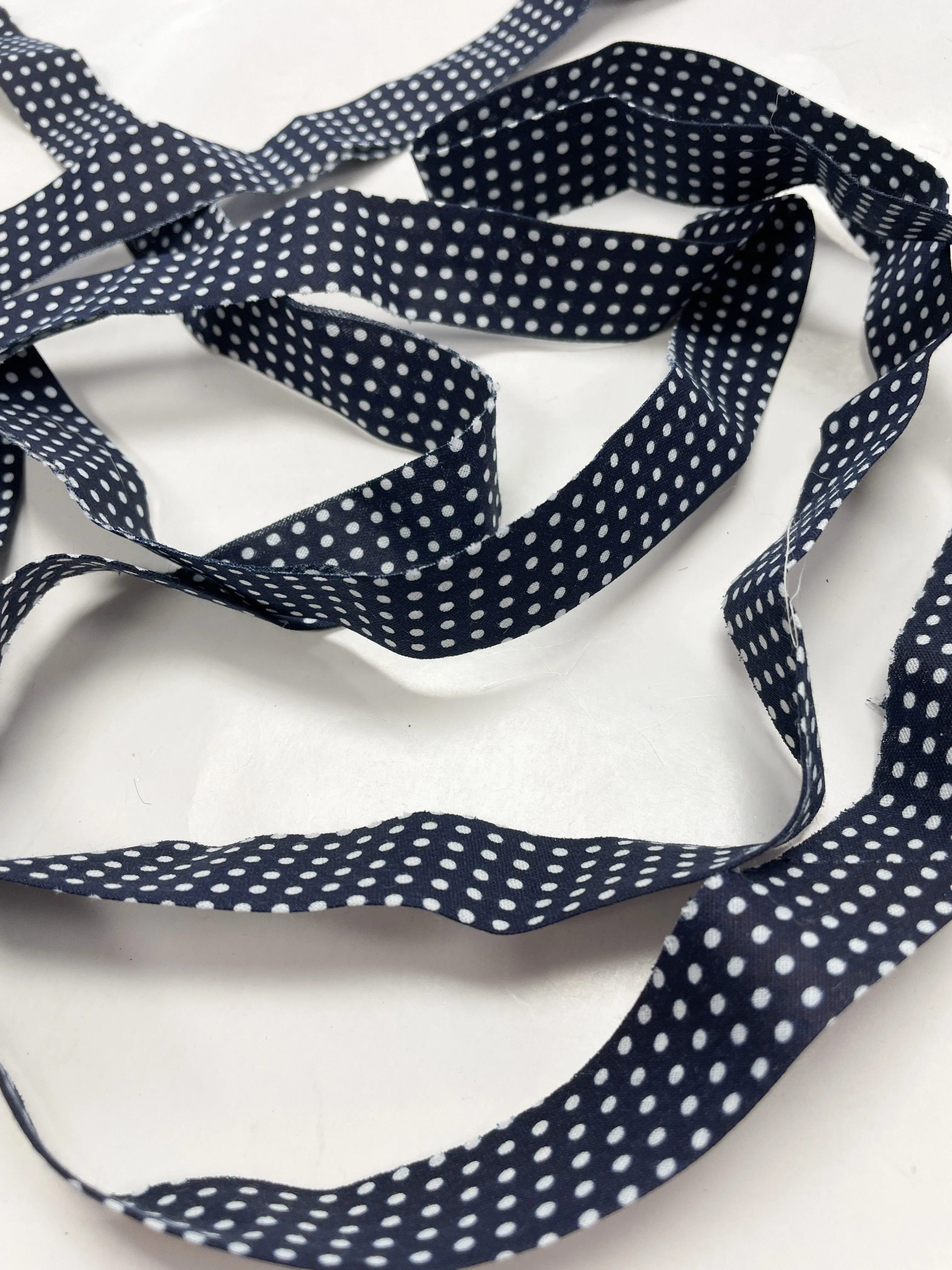 Cotton Single Fold Bias Tape By-the-Yard - Navy Blue with White Polka Dots